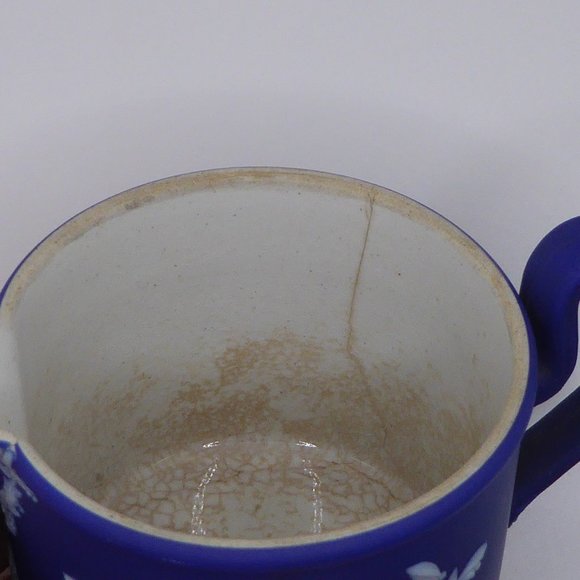 1905 Wedgwood Creamer Dark Blue Jasperware W Issues - See Photos - Picture 8 of 17